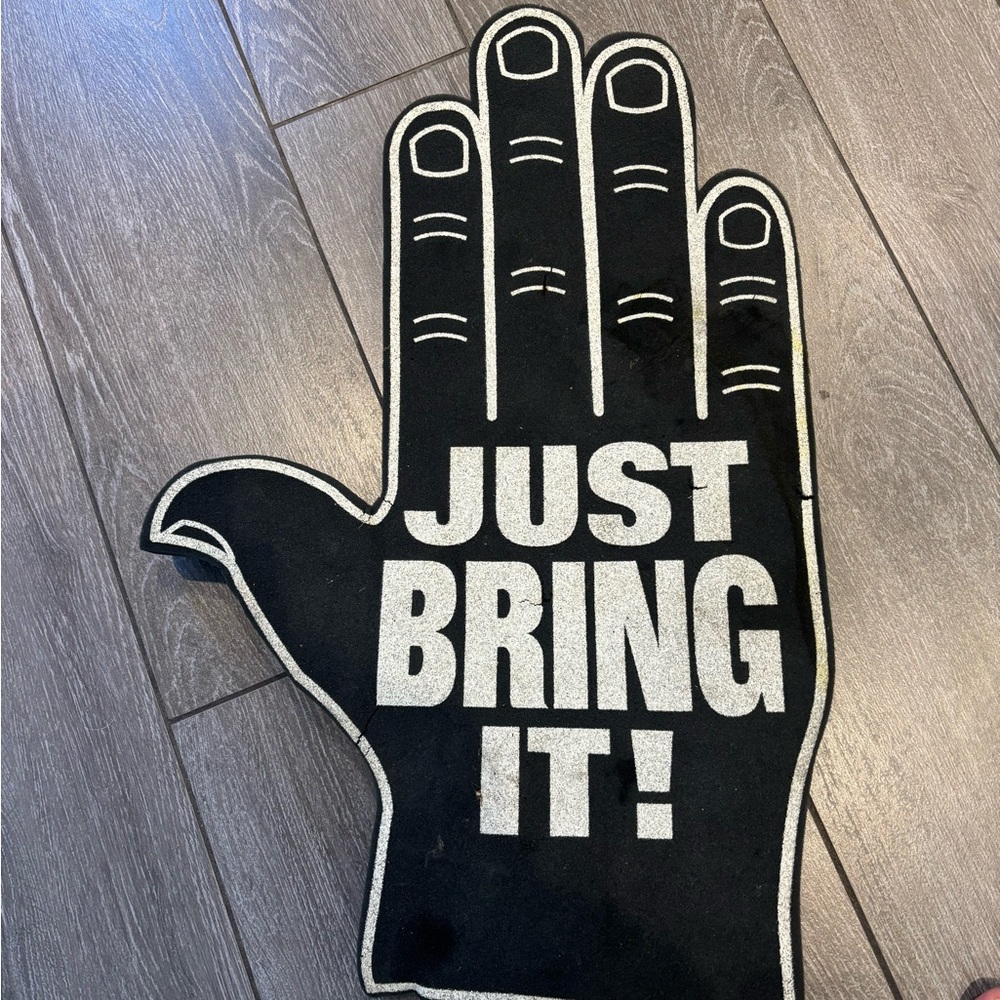 🔴SOLD🔴The rock foam finger - Picture 1 of 3